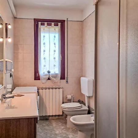 Roverella شقة